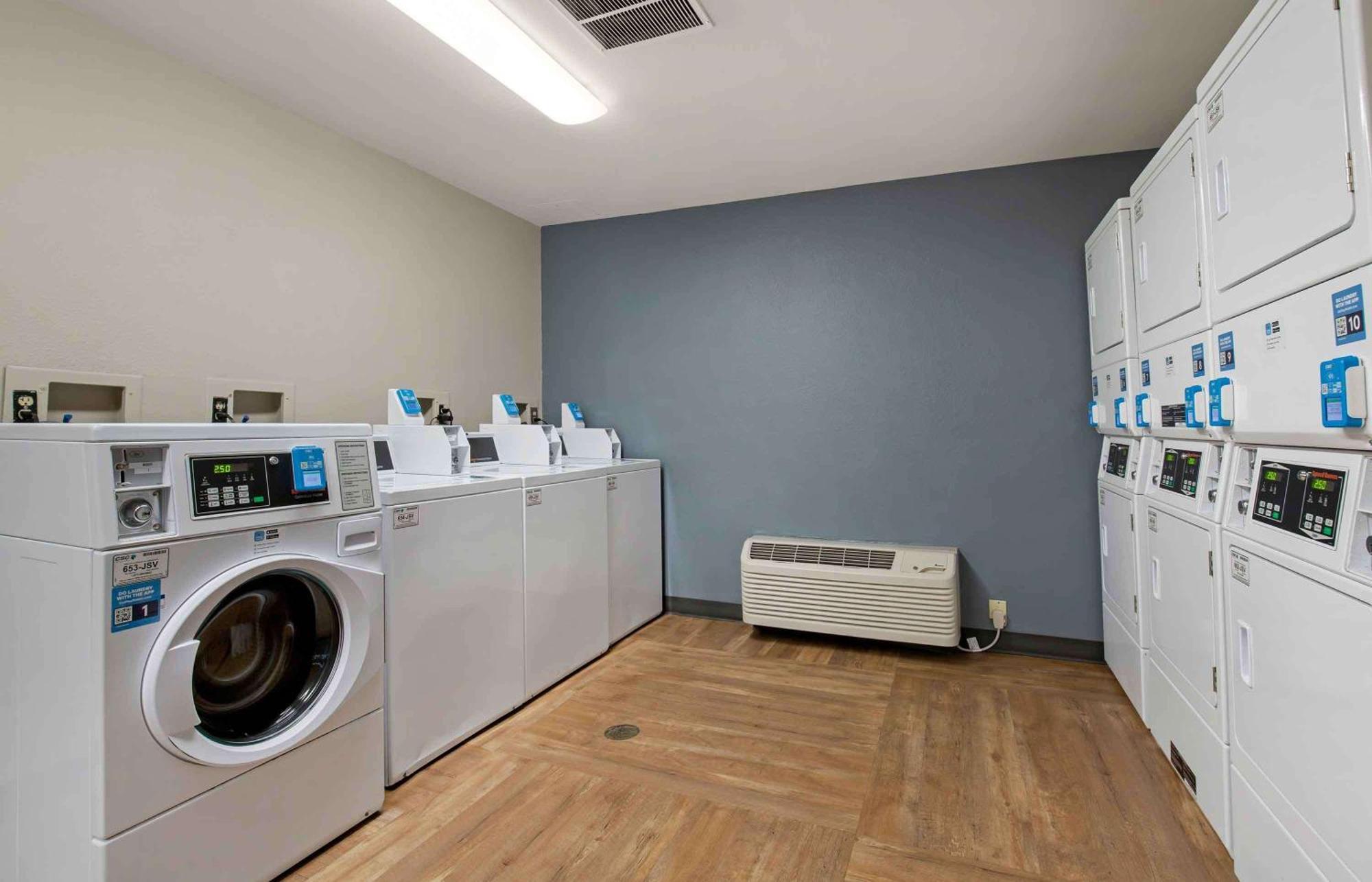 Extended Stay America Suites - Washington, Dc - Alexandria - Landmark Buitenkant foto